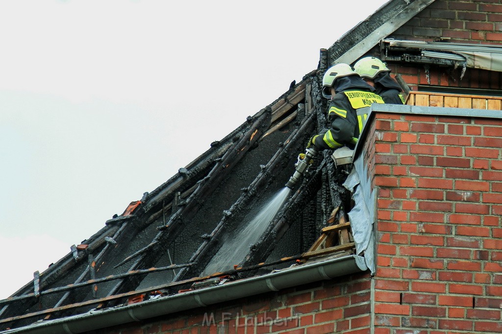 Feuer Koeln Junkersdorf Duerenerstr JK P20.jpg